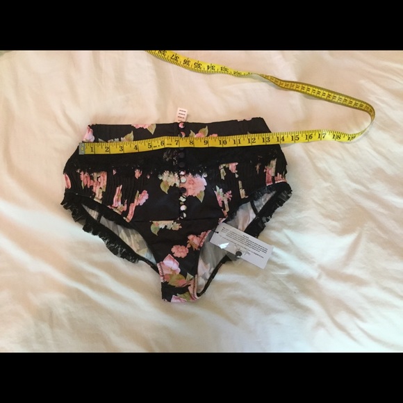 For Love  and Lemons - Picture 4 of 10